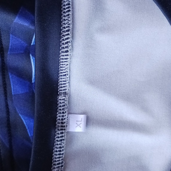 Mens XL 3D shirt - Picture 3 of 5